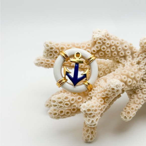 Vintage Trifari Nautical Anchor ⚓️ Brooch in Blue and Gold Enamel Pin - Picture 3 of 9